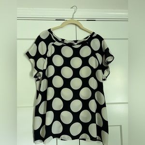 Ann Taylor EUC Navy Polka Dot Top Size M